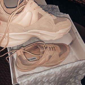 steve madden movement beige